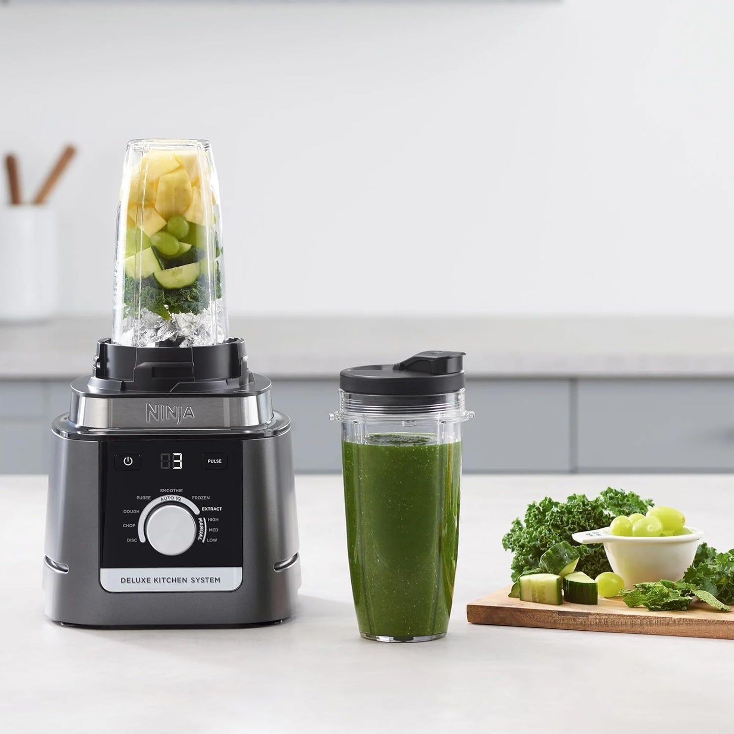 Ninja CO905KS Système de cuisine Deluxe, base Auto-IQ de 1600 W, pichet de 88 oz, robot culinaire Deluxe de 9 tasses, (1) tasse à portion unique de 24 oz